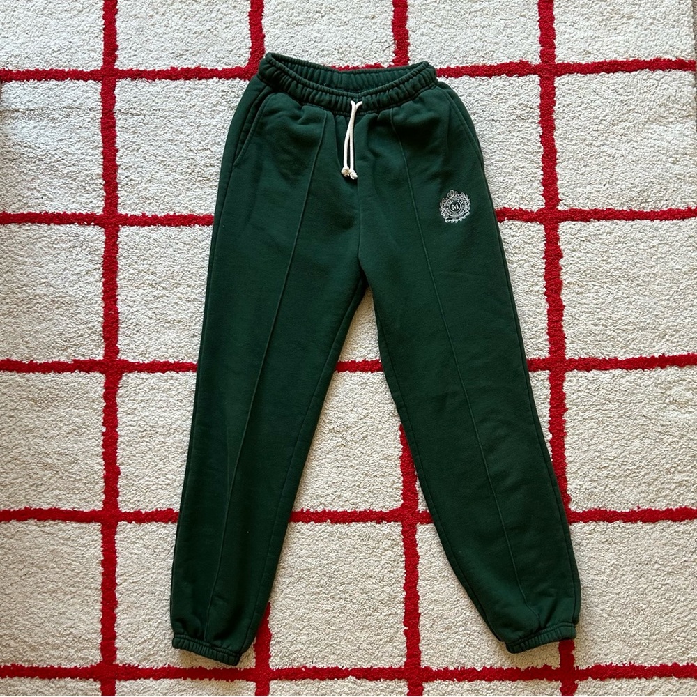 Magpie Robin central seam joggers sweatpants in forrest green